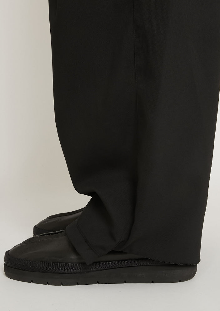 WOVEN TWO TUCK NINJA WIDE PANTS