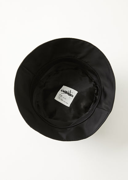 BUCKET HAT WTH 6 BROOCH