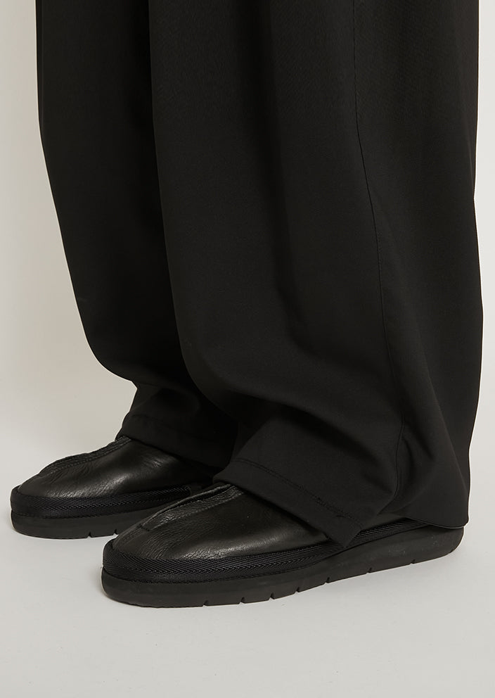 WOVEN TWO TUCK NINJA WIDE PANTS